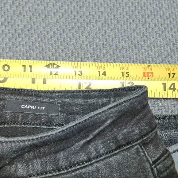 Womens Judy Blue Capri Jeans - Picture 5 of 5